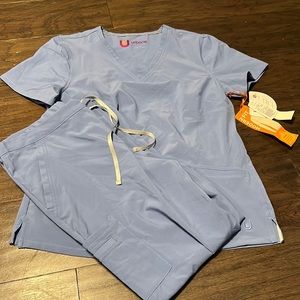 Scrub set